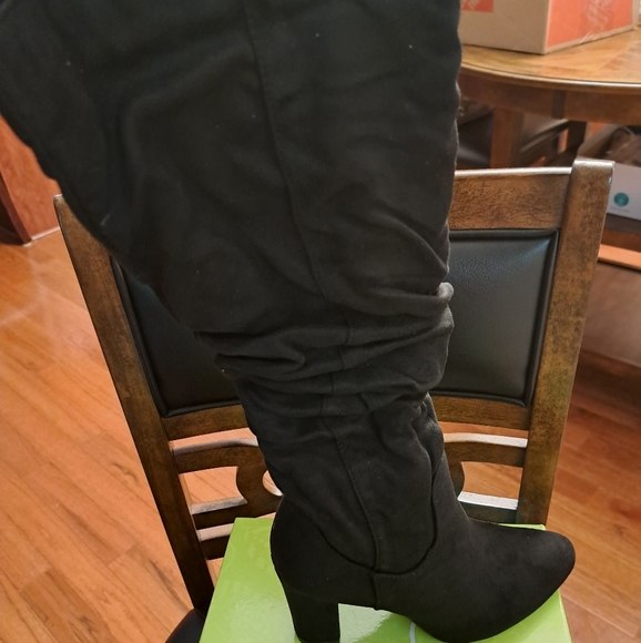 Boots - Picture 3 of 7